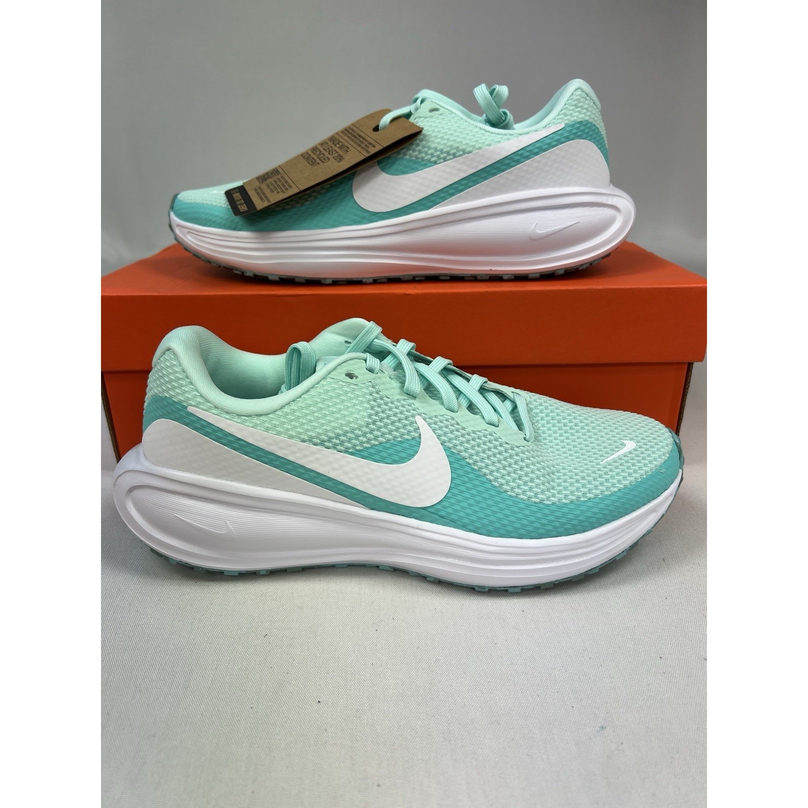 Nike Revolution 8 Womens Mint Foam Bleached Turquoise Size 7